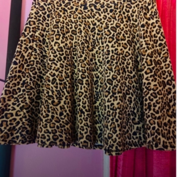 Target 90’s Style Leopard 🐆  Animal Print Mini Skater Skirt Women’s Small - Picture 3 of 3